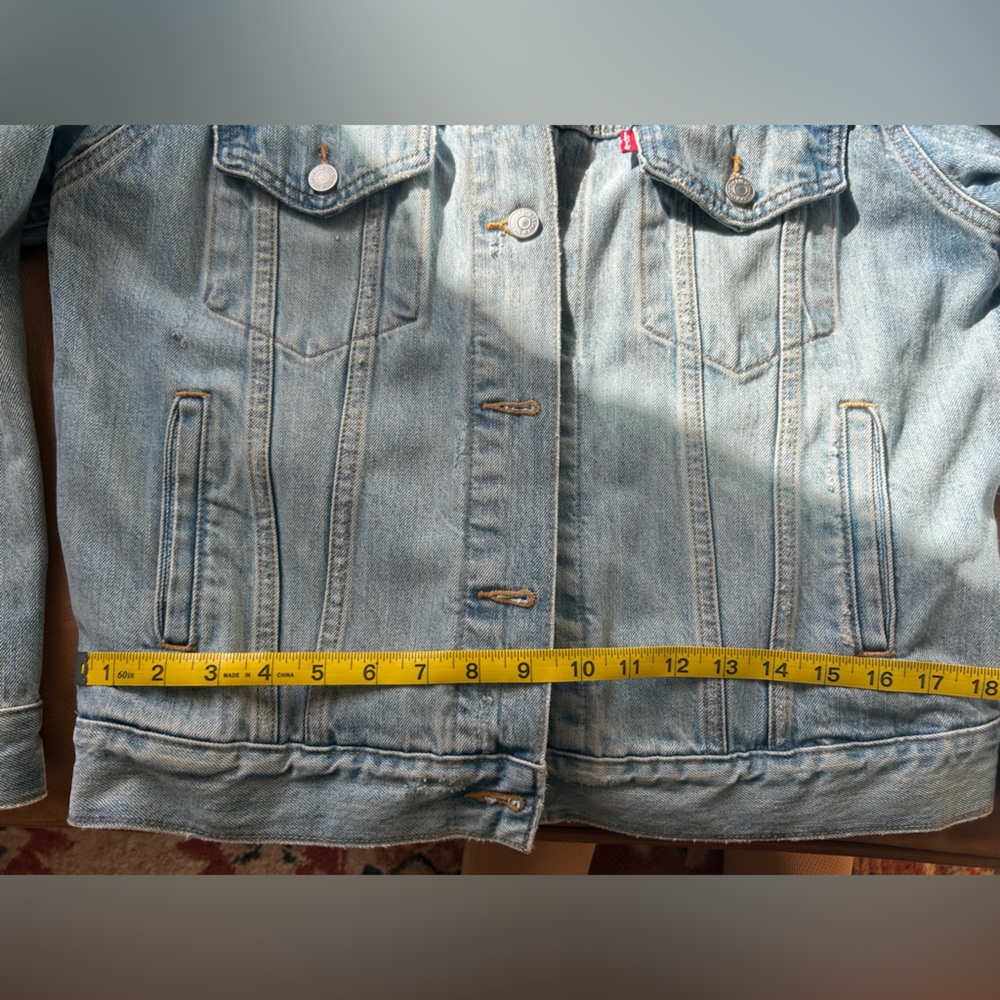 Levi's Classic Denim Jacket in Light Blue - Picture 5 of 5